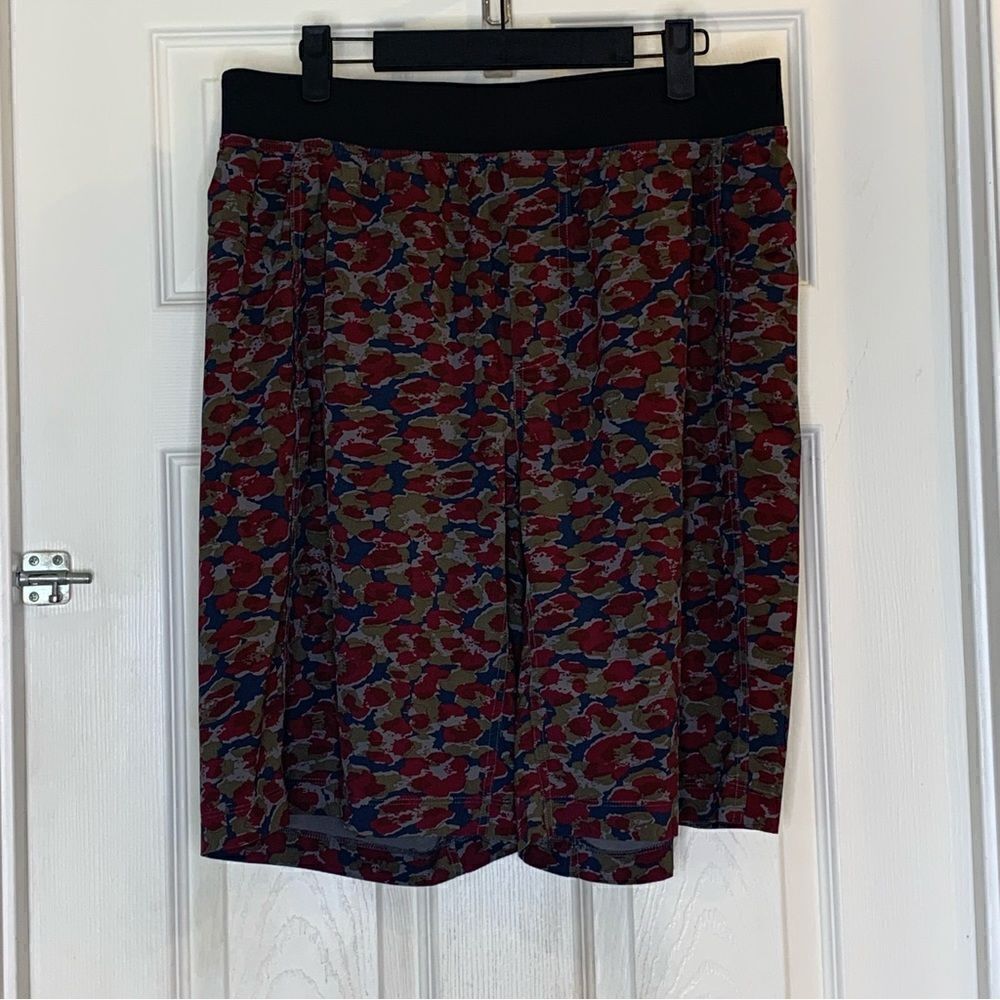 Lululemon Mini Urban Leopard Slate Multi Camo Running Shorts Size Large